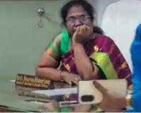 అవినీతి తిమింగలం ఏసీబీ వలలో..! రూ. లక్ష లంచం తీసుకుంటూ దొరికిపోయిన రంగారెడ్డి డీఎంహెచ్‌ఓ స్వర్ణ కుమారి