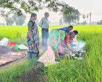 లక్ష్మారెడ్డిపల్లిలో ఐక్యత చాటిన గ్రామస్తులు.. వైభవంగా వనభోజనాలు!