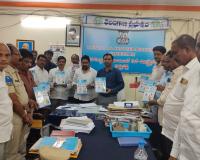 ప్రభుత్వ పాఠశాలలకు స్పోకెన్ ఇంగ్లీష్ పుస్తకాల పంపిణీ