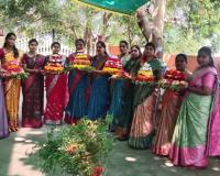 తెలంగాణ సంస్కృతికి అద్దం.. మాంటిస్సోరిలో బతుకమ్మ సంబరం!