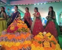 సాంప్రదాయ బద్దంగా బతుకమ్మ వేడుకలు.
