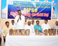 అమెరికాసామ్రాజ్యవాదానికి వ్యతిరేకంగా పోరాడాలి.