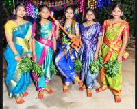 కారేపల్లి బీసీ కాలనీలో దుర్గమ్మ వైభవం.. భక్తులకు అమ్మవారి దివ్య దర్శనం!