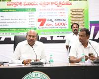 దరఖాస్తులను త్వరితగతిన పరిష్కరించాలి