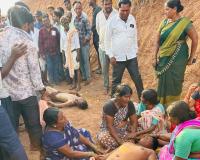 మైనింగ్‌ గుంతలో పడి ఇద్దరు యువకుల మృతి.