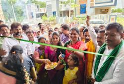 పట్టణ ప్రజల సౌకర్యార్థం మేరకే లిటిల్ కార్డు డోర్ డెలివరీ యాప్. 