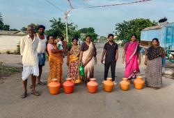 సల్బత్తాపూర్‌లో తాగునీటి కష్టాలు.. బిందెలతో గ్రామస్తుల నిరసన.