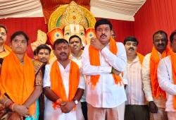 భక్తిశ్రద్ధలతో గణనాథుడి ప్రతిష్ఠాపన.