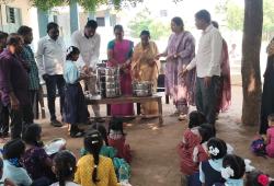 విద్యార్థులకు పౌష్టిక అల్పాహారం