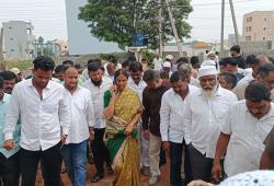 జల్‌పల్లిలో డ్రైనేజీ సమస్యలతో ప్రజలు ఎన్నాళ్ళు ఇబ్బందులు పడాలి. 
