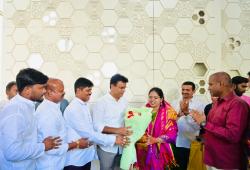 కుత్బుల్లాపూర్ ఎమ్మెల్యే  కూన వివేకానంద్ గౌడ్‌ను మర్యాదపూర్వకంగా కలిసిన ఎస్‌ఎల్‌ఎన్ గ్రూప్ ప్రతినిధులు