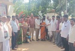 ఎన్కతల లో స్మార్ట్ రేషన్ కార్డుల పంపిణీ