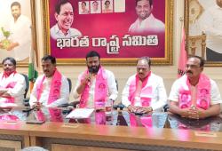 కాంగ్రెస్‌కు దోచుకోవడమే తెలుసు.. పాలన చేతకాదు!.