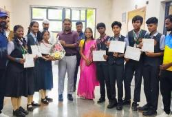 థాంగ్‌-టా విజేతలకు కలెక్టర్‌ అభినందన
