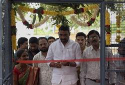 పునరుద్ధరించిన అంగన్వాడీ కేంద్రాన్ని ప్రారంభించిన సర్పంచ్:  నిరంజన్ గౌడ్