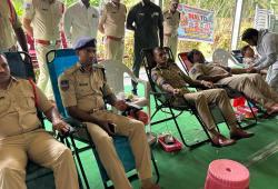 రక్తదానంతో ప్రాణదాతలుగా నిలవండి.. వ్యసనాలకు దూరంగా ఉండి బంగారు భవిష్యత్తును తీర్చిదిద్దుకోండి