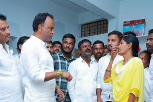 ప్రభుత్వం మెస్ ఛార్జీలు పెంచిన కూడా  భోజనంలో నాణ్యత పెరగడం లేదు .