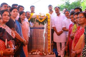 మౌలిక సదుపాయాలు కల్పిస్తా మంచిగా చదువుకోండి. 