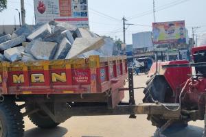 ఓవర్ లోడ్ వాహనాలతో పొంచి ఉన్న ప్రమాదం.