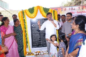 విద్యా నగర్ కాలనీలో 4 కోట్లతో సిసి రోడ్లు, డ్రైన్ల నిర్మాణం.. రాష్ట్ర రెవెన్యూ, హౌజింగ్, సమాచార పౌర సంబంధాల శాఖల మంత్రివర్యులు పొంగులేటి శ్రీనివాస రెడ్డి