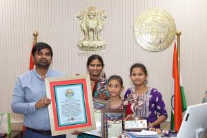 కూచిపూడిలో రికార్డు సాధించిన వారిని సన్మానించిన కలెక్టర్.