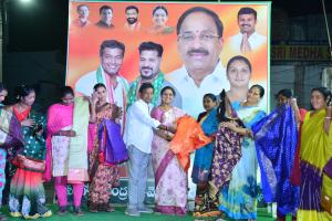 25వ డివిజన్లో ముగ్గుల పోటీలలో గెలుపొందిన విజేతులకు బహుమతి ప్రధానం