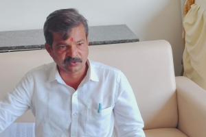 అనుమతులు లేకుండా దుకాణాల నిర్మాణం.