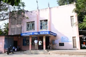 పాలమూరు కార్పొరేషన్ లో క్యాంపు రాజకీయాలు మొదలు..! - కాంగ్రెస్ కార్పొరేటర్ లను ఆంధ్రప్రదేశ్లోని చీరాలకు తరలించిన నాయకులు 