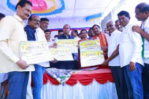 ప్రవేట్ విద్యాసంస్థలు సమాజ అభివృద్ధిలో కీలకపాత్ర పోషిస్తున్నాయి. 