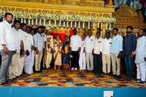 వివాహ వేడుకల్లో పాల్గొన్న బీఆర్ఎస్ సీనియర్ నాయకులు ఎమ్మె సత్యనారాయణ.