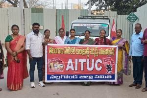 వరంగల్ రాష్ట్ర మహాసభకు బయలుదేరిన కార్మికులు.