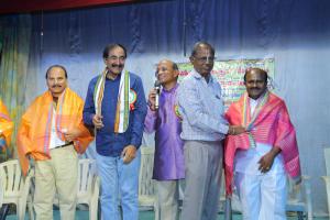 నాటక రచయితకు, నిర్వాహకులకు సన్మానం.