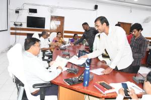 ప్రజావాణి కార్యక్రమంలో స్వీకరించిన అర్జీలను పెండింగ్లో ఉంచకూడదు.