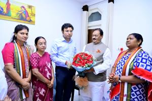 జిల్లా ఇంచార్జి మంత్రిని మర్యాదపూర్వకంగా కలిసిన కలెక్టర్