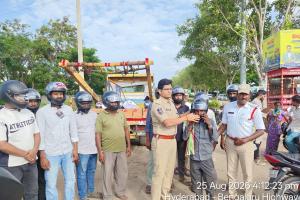 పాలమాకులలో ఫ్యూచర్ సిటీ ట్రాఫిక్ పోలీసుల రోడ్డు భద్రత అవగాహన కార్యక్రమం