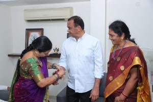 అన్నా చెల్లెల అనుబంధానికి ప్రతిక గా నిలిచే రక్షబంధన్ .