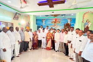 నూతన వధూవరులను ఆశీర్వదించిన మాజీ ఎంపీ నామ, జడ్పీ మాజీ చైర్మన్ లింగాల