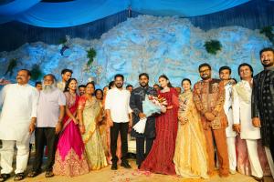 కాబోయే వధూవరులను ఆశీర్వదించిన ముఖ్య‌మంత్రి రేవంత్ రెడ్డి గారు..