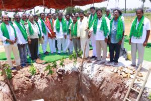 మున్నూరు కాపు కుల బంధువులు అందరూ భవన నిర్మాణంలో పాల్పంచుకోవాలి.   భవన నిర్మాణం కోసం నిధులు సేకరించేందుకు తాము సహకరిస్తాం.