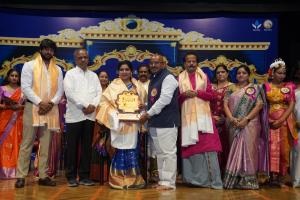 _గురువులకు ఘన సన్మానం.. కళలకు పెద్దపీట
