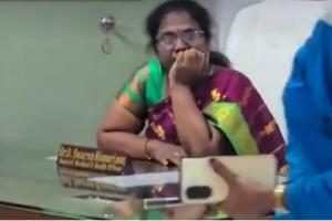 అవినీతి తిమింగలం ఏసీబీ వలలో..! రూ. లక్ష లంచం తీసుకుంటూ దొరికిపోయిన రంగారెడ్డి డీఎంహెచ్‌ఓ స్వర్ణ కుమారి