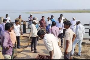 తూము వివాదం - చెరువు కట్టపై ఉద్రిక్తత