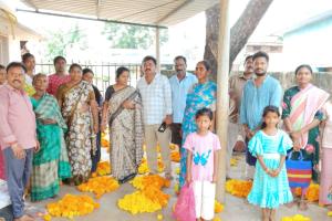 బతుకమ్మకు బంగారు కానుక.. మాదారం ఆడబిడ్డలకు అండగా సర్పంచ్ ఉమా నరేష్!