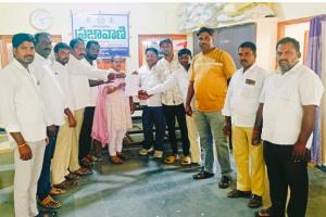 గ్రామ అభివృద్ధి శిలాపలకాలపై వార్డు మెంబర్ ల పేర్లు నమోదు చేయాలి.