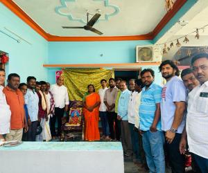మదారి లక్ష్మి దశదిన కర్మల్లో పాల్గొన్న బడే నాగజ్యోతి