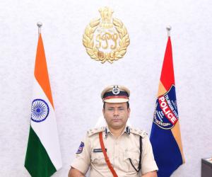 నీట్ రీ పరీక్ష కేంద్రాల వద్ద నిషేధాజ్ఞలు అమలు....