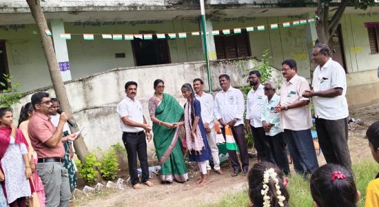దేశభక్తి చాటిన వేళ.. విద్యార్థుల భవిష్యత్తుకు బాసట!