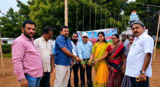 పచ్చదనంతోనే భావితరాలకు భవిష్యత్‌ భరోసా : కారేపల్లి సర్పంచ్ టోనీ 