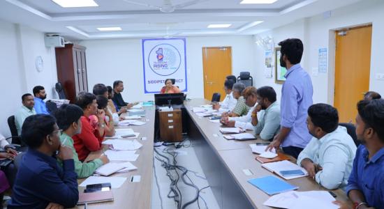 రెండు పడకల గదుల ఇళ్ల నిర్మాణాన్ని త్వరితగతిన పూర్తి చేయాలి: 