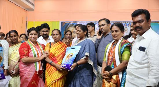 మహిళలు ఆర్థికంగా ఎదిగి కోటీశ్వరులవ్వాలి.... పంచాయతీ రాజ్, గ్రామీణాభివృద్ధి శాఖల మంత్రి ధనసరి అనసూయ (సీతక్క)